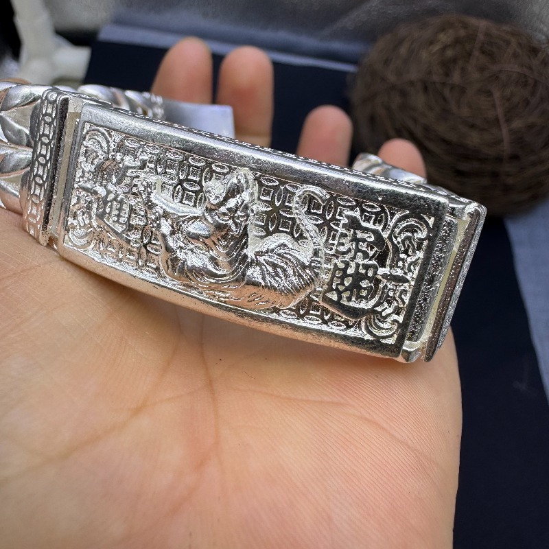 Men Accessories Nepal - Gelang Rantai Perak Motif Harimau Antik